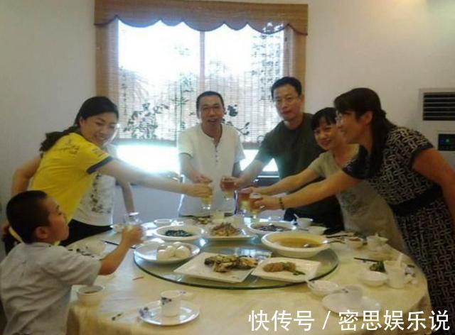 毛病|带儿子参加同学会，吃完饭发现被踢群，网友：同学做的没毛病