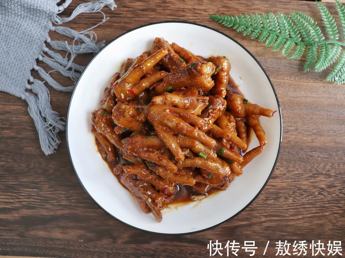 自制|自制香辣蒜香鸡爪,软糯入味,色泽诱人,好吃到舔手指