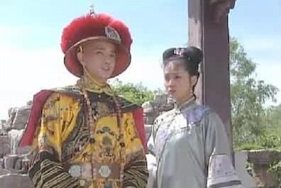 舍里|在《康熙王朝》里，康熙为何在迎娶赫舍里皇后当晚，还跑去苏麻喇姑房间