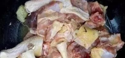 无论炖鲜鸡冻鸡，切记不要焯水，大厨教你一招，肉鲜嫩营养不流失