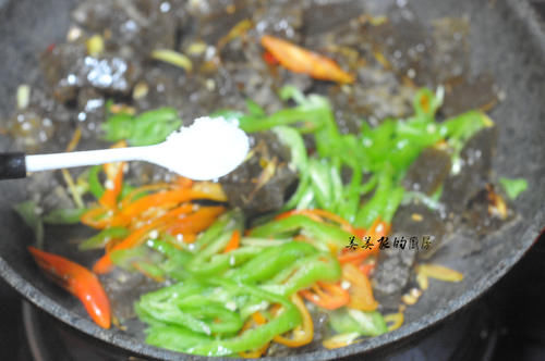 家家|湖南人最爱这一口!冬天家家都要做,比红烧肉解馋,吃一次忘不了!