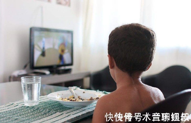 电视机|孩子看电视成瘾怎么办家长着急上火也没法,正确引导才是关键