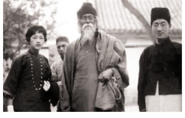 林长民$美女林徽因“老照片”:欧洲度蜜月带6岁女儿骑驴,美得不可方物