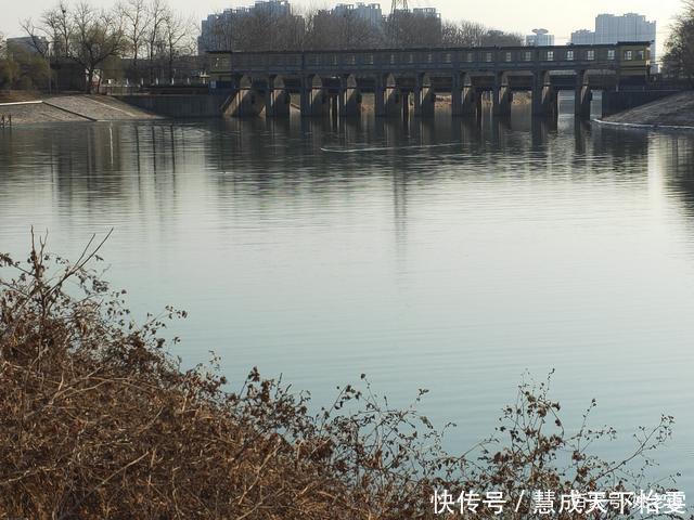 冬季钓鱼,钓浅、钓深不绝对,但这几种情况必须钓深