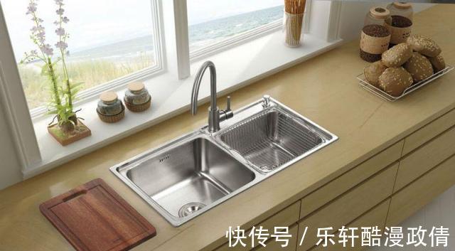 厨房再大，水槽边也别空着！瞧瞧聪明人这样布置，高级美观又实用