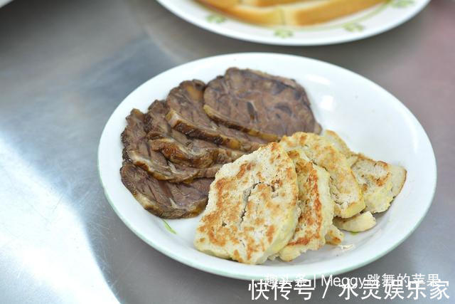 2分钟轻松搞定酱牛肉三明治,比肉夹馍还抢手,连老妈都爱吃