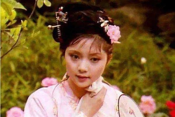 薛宝钗很优秀,为什么贾母不喜欢她呢?