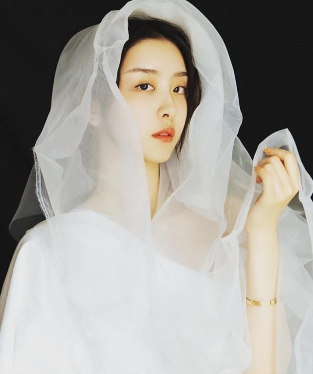 THE9成员赵小棠穿搭汇总,私服穿搭衣品吸睛,一张冷漠脸霸气十足