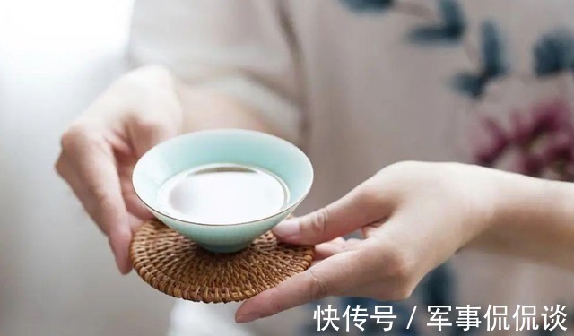 绿茶|女性秋季喝茶,选哪种茶好?秋天养生喝茶,要注意哪几点?