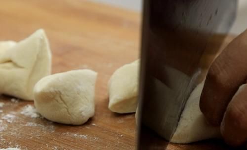 费事|不费事在家做出正宗水煎包，其实不加水更让你酥脆鲜香流口水