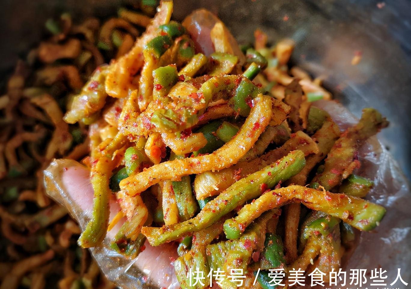 秋天,遇到此菜准买30斤,晒干后比新鲜的好吃,香辣开胃干净卫生