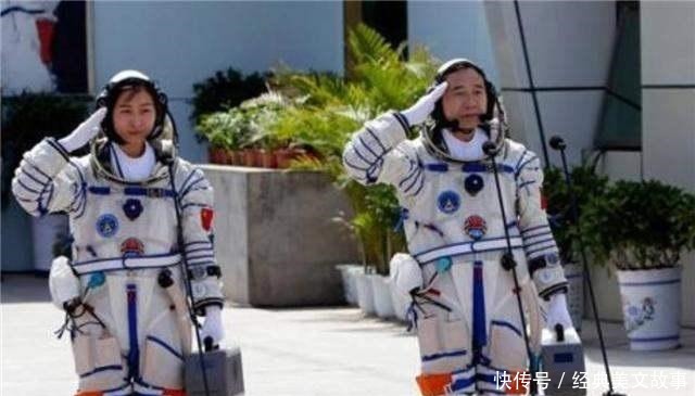 女航天员 中国首位女航天员刘洋是英雄，更是孩子的好母亲、父母的好女儿！