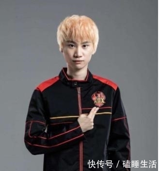 地下室|doinb被试训新人赶到地下室直播，硬币：他已经成名，是我自愿的