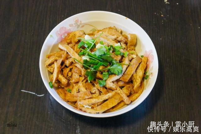 春节弟弟家请吃饭,弟媳做了10个菜,好吃又实惠,合胃口