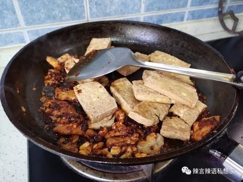 蒜苗|熊掌豆腐里没有熊掌，香辣味美放心吃吧