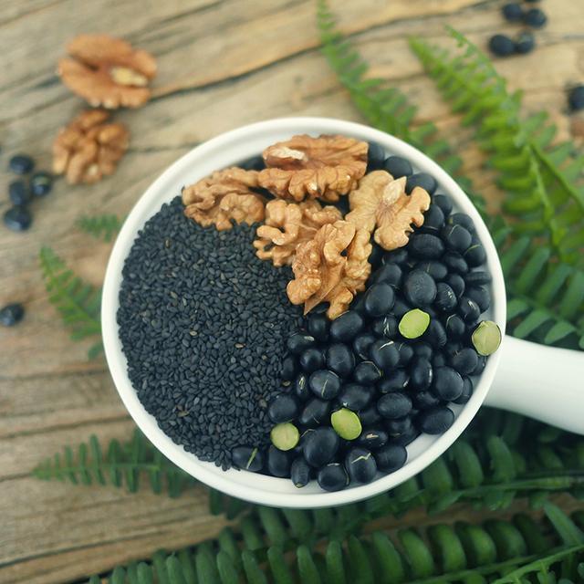 女人|女人不想老，想皮肤白净有弹性，就常吃这几种不起眼的食物