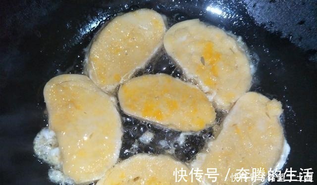 馒头|炸馒头片时，鸡蛋里面多加1样，馒头片不吸油，外酥里嫩真好吃