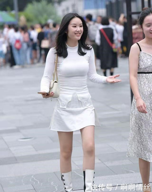 短裙 最有气质的搭配,白色长袖衫配迷你裙,优雅感性,魅力十足!