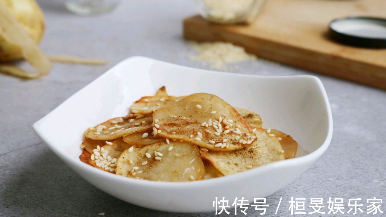 好吃|土豆超好吃的做法,不炒不炖,一次做三个土豆不够吃,一看就会做