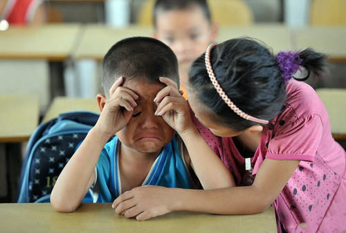 初中生|初中生刮花私家车，留下一张字条引网友热议：最高级的“炫富”