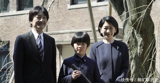 皇室|日本天皇的新任务:使皇室重新成为凝聚人心的“火炬”