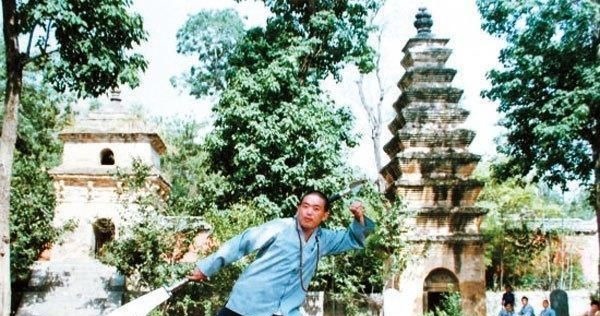 拳迷&少林方丈释永信能打吗?拳迷:能打败三五十个武警,笔者:吹牛吧