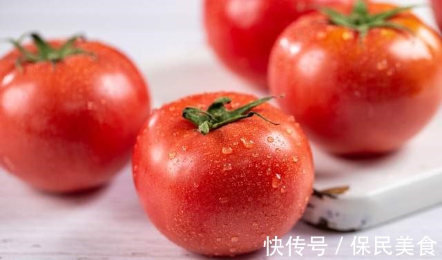 多汁|买西红柿时,不懂别随便买,认准3个地方,西红柿香甜多汁还起沙