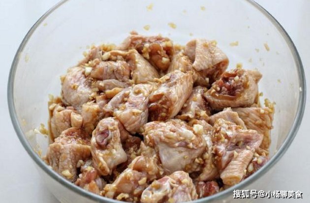 玉米淀粉|蒸鸡翅比可乐鸡翅简单，肉质鲜嫩，美味可口，一家老小都爱吃