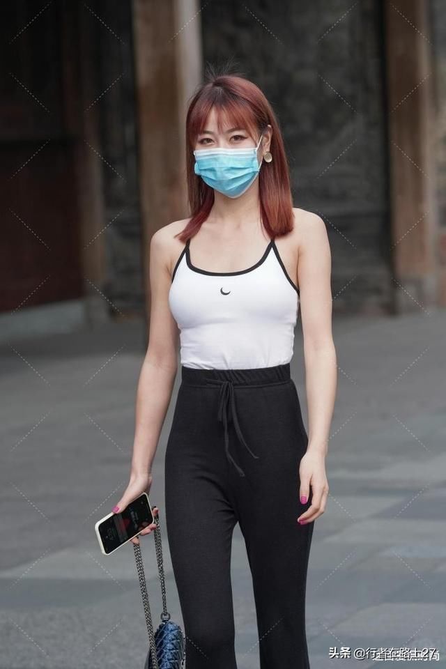 宽松|运动风上衣喇叭裤更显“身材”宽松设计体现出众的“夏日穿搭”