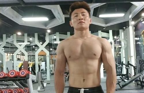 体脂|为啥有些人卧推重量很大，但是胸肌一般般？老师傅帮你分析分析