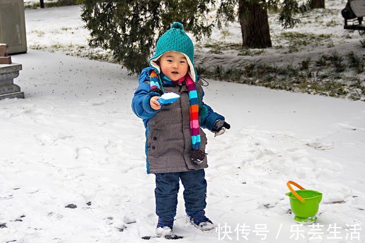 腊月|寒冬腊月嬉戏勿随意，儿童“玩雪”注意这两点，冬日里会更HIGH