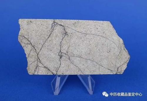 黄绿色月球陨石赏析