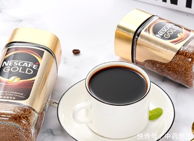  超市4种“低价”咖啡，被导购放在货架最底层，味道却不输星巴克