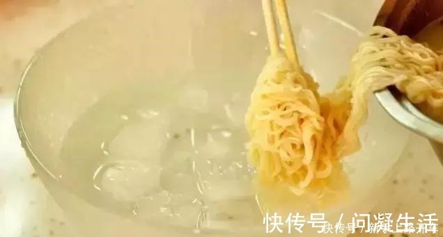 都是方便面,为什么煮和泡的口感差别这么大原来是差在这里!
