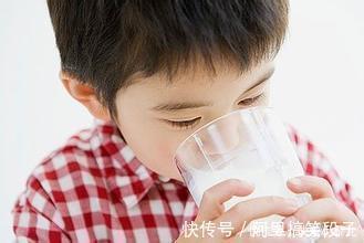 儿童|超市也会买到''假牛奶''?这样的牛奶不能给孩子喝,千万别买