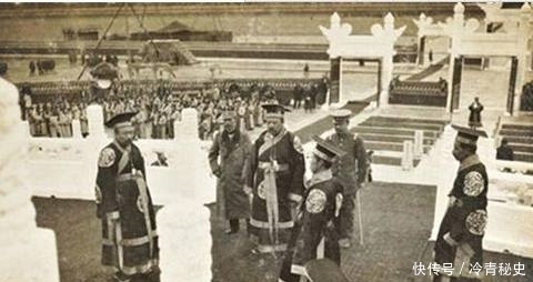 图为袁世|袁世凯罕见老照片：图2被众人围簇好威风，图4的行为引发众怒！