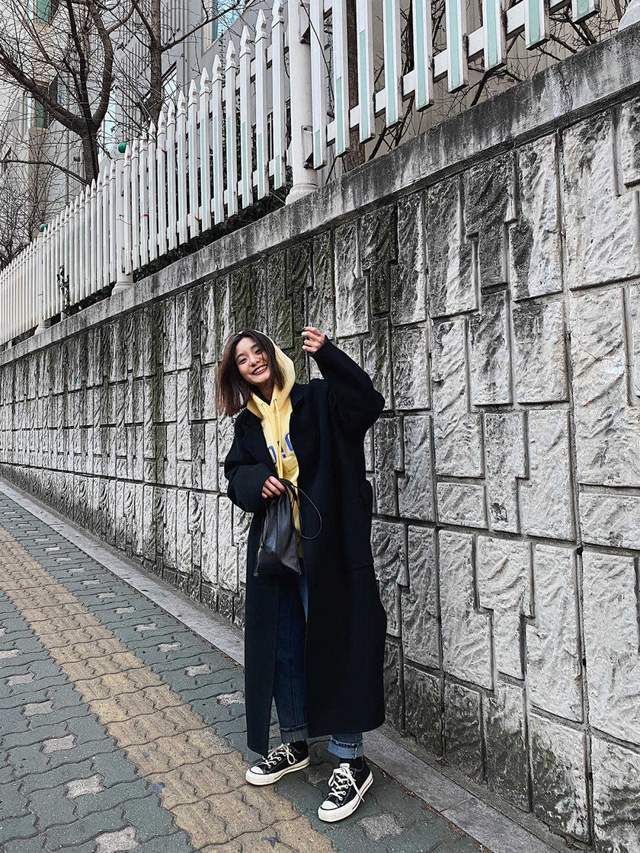 穿搭 秋冬不建议单穿卫衣,可以试试这3种搭配方法,比单穿还高级时髦