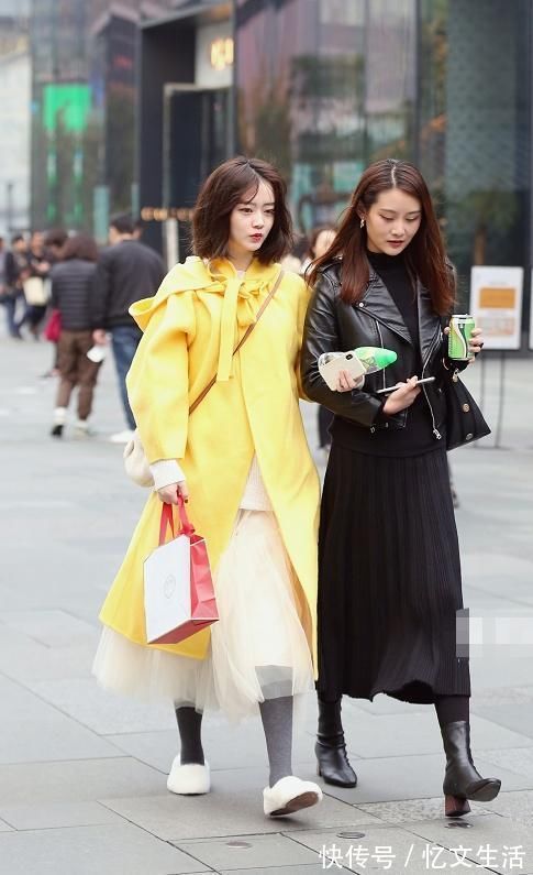 毛呢|街拍:美女留着男生同款的短发,整体形象很有干练气息