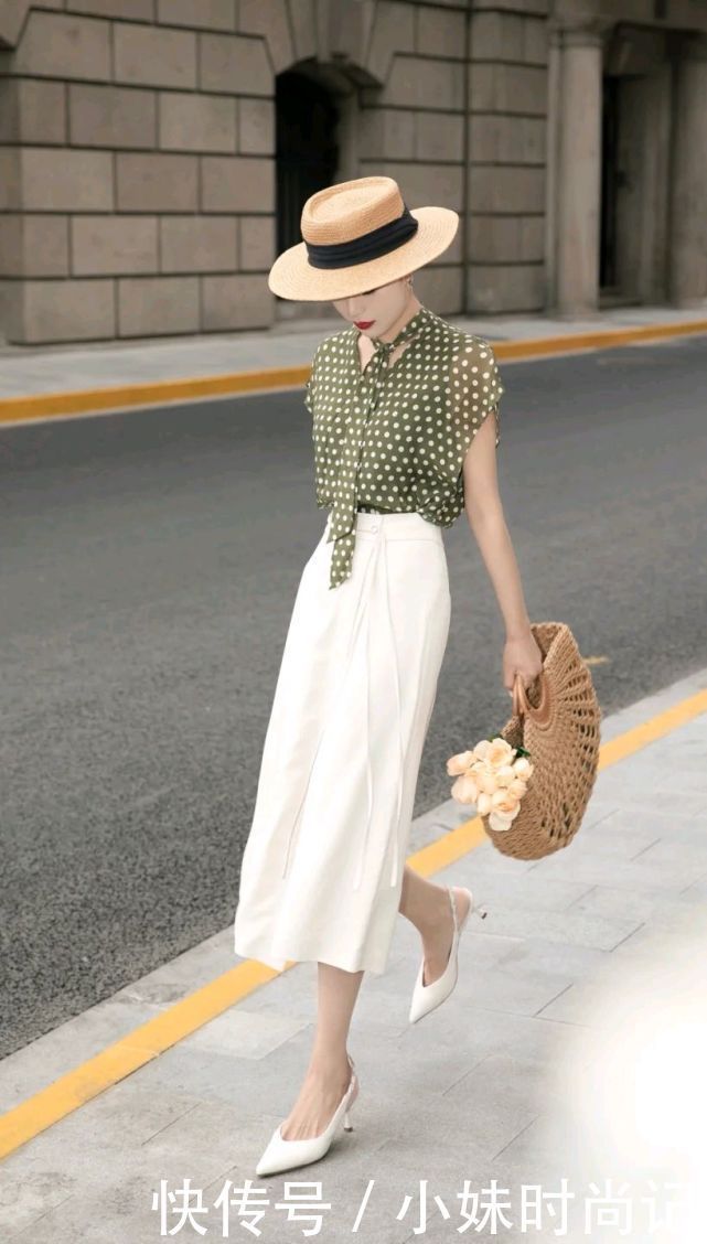 时尚博主|35岁后的女子穿什么才好看?优雅浪漫的穿搭就很精致,魅力四射