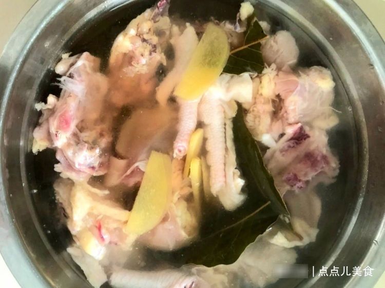 一个鸡腿两把板栗 ,只需简单几步,教你做出汁香浓郁的板栗烧鸡