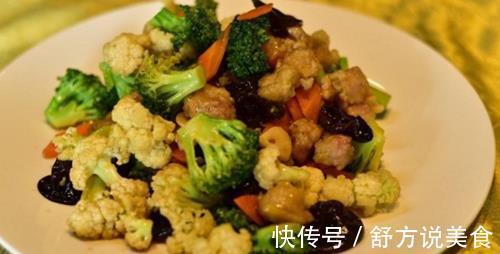 炒花菜时别再下锅焯水了，45年厨师教我这样做，口感鲜香脆爽