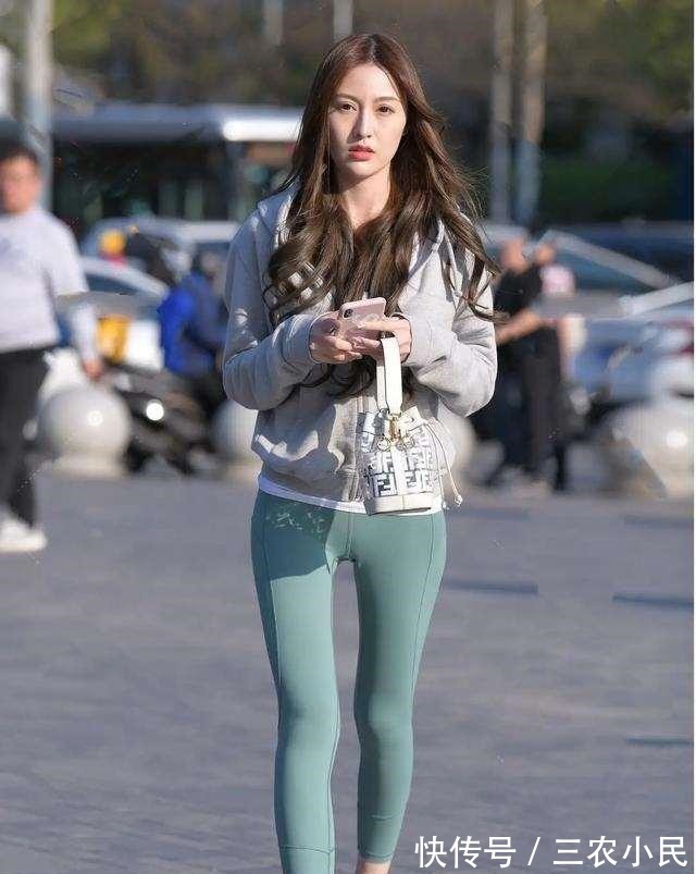 优雅 打底裤用心穿搭，让个性完美表现出来，穿出一个优雅淑女的感觉！