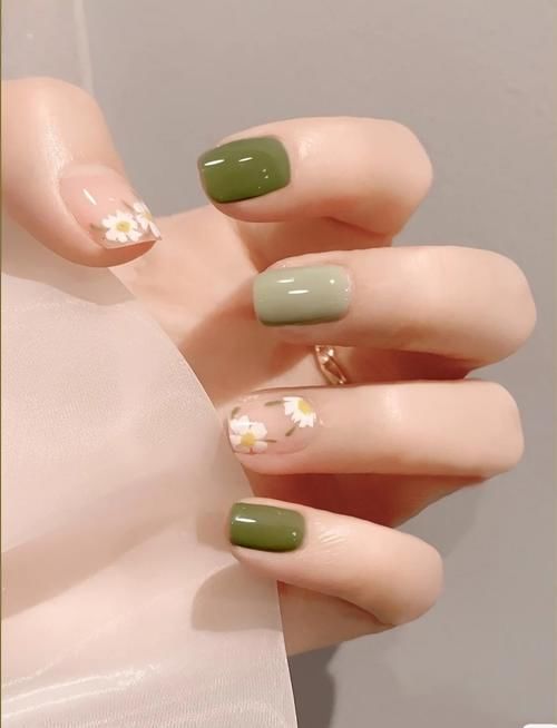 夏季的第一款绿色系美甲，黄皮妹子越做越白，黑皮妹子越做越显黑