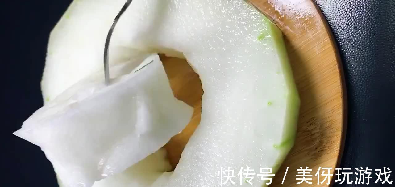 冬瓜肉丸汤,汤鲜味美不油腻,清热解暑营养丰富,适合夏天喝