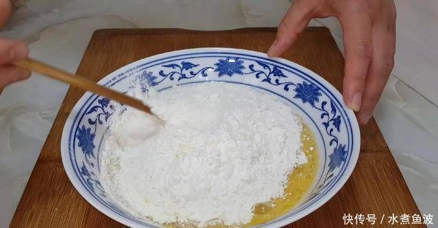 保鲜膜|面包很好吃,有4个鸡蛋,又软又甜,不用烤箱你就能成功
