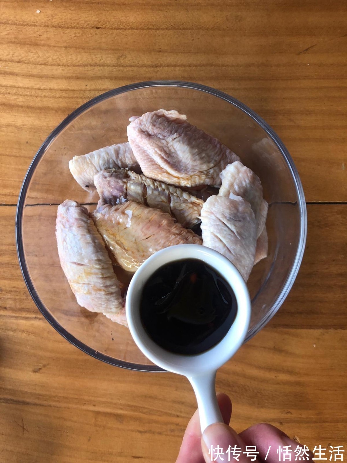 鸡翅|想吃鸡翅的看过来，一个烤箱搞定，好吃到舔手指