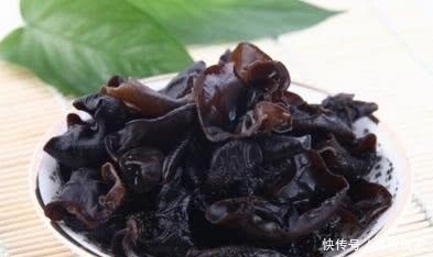 过敏性皮炎|黑木耳不能和这3种食物一起吃,萝卜上榜,爱吃黑木耳的人要小心