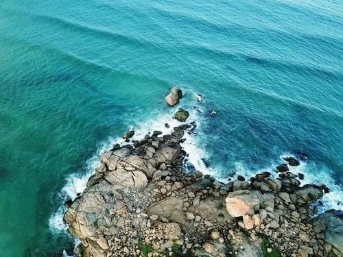 海南一条经典旅游路线，大多依着海岸走，沿途有许多重点旅游区