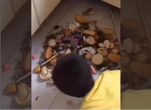 父母|弟弟玩具被抢,向妈妈举报哥哥秘密基地,爸爸:请给孩子完整童年