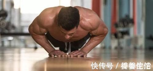 胸型|让胸肌中缝又窄又深，这几个动作，完美刺激中缝，打造饱满胸型